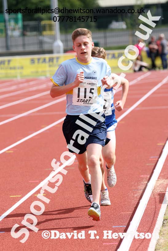 Under-15 boys 3000 metres. Photo: David T. Hewitson/Sports for All Pics